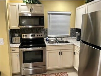 238 Palmetto Dr, Lake Park, FL 33403