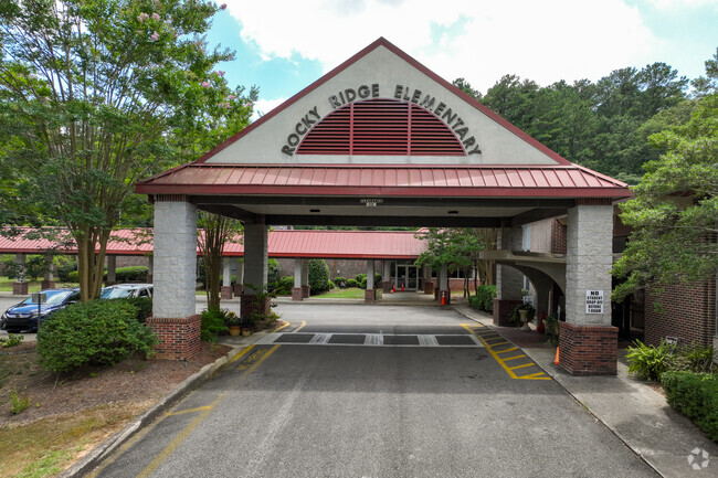Rocky Ridge Elementary School is located at 2876 Old Rocky Ridge Rd, Birmingham, AL 35243.