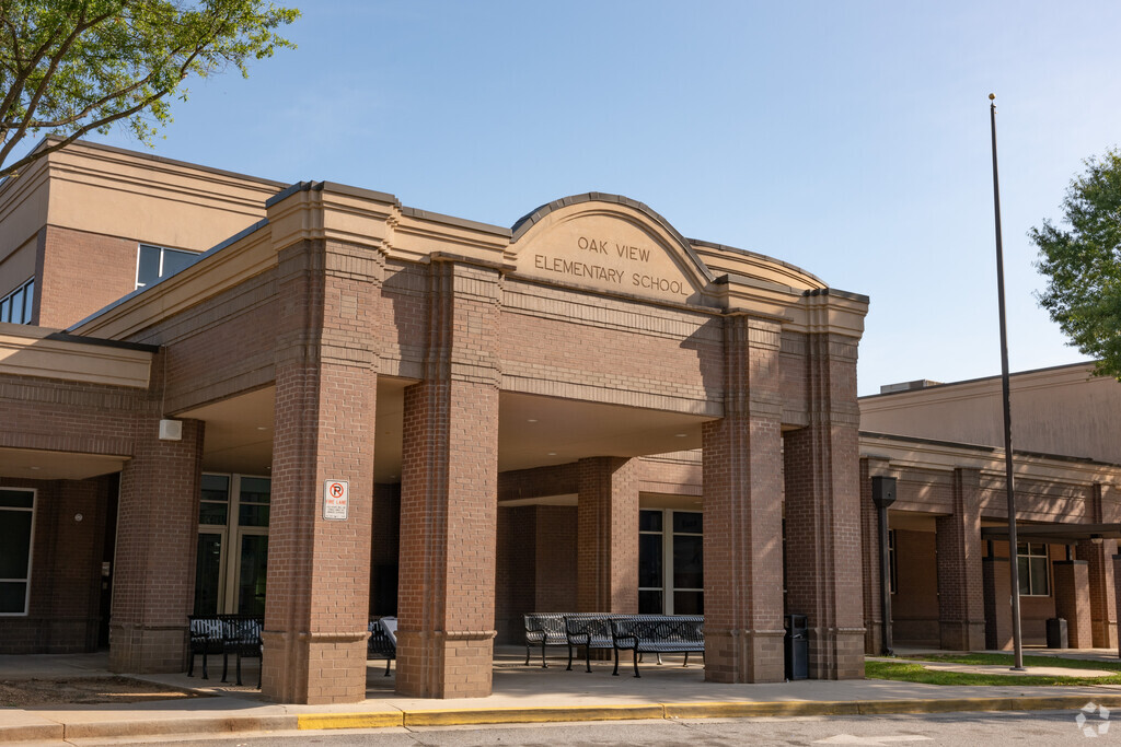 The main entrance to Oak View Elementary School in Southeast DeKalb, Decatur GA.