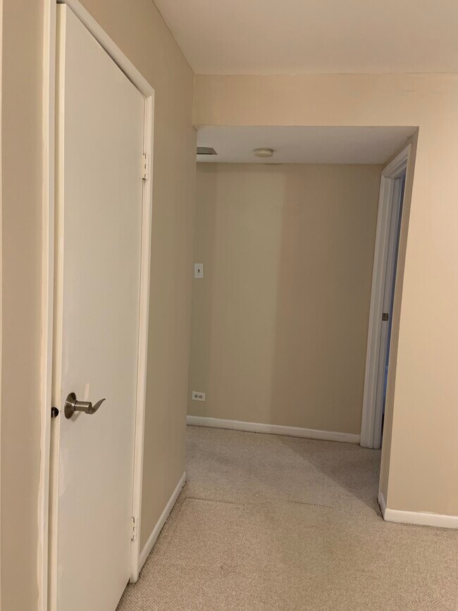 9422 Bay Colony Dr unit 1W, Des Plaines, IL 60016 - photo 3