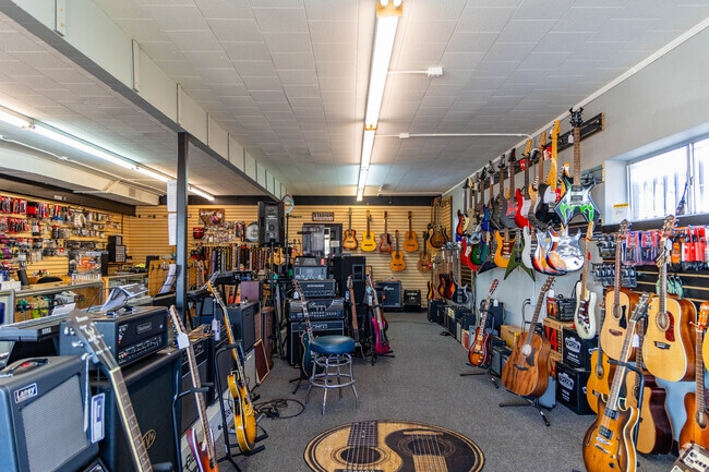 The Sound Shoppe has a variety of guitars and amps to select from near Hickory Hills.