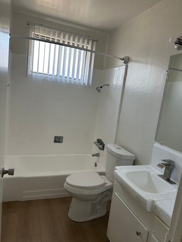 8200 Owensmouth Ave, Los Angeles, CA 91304