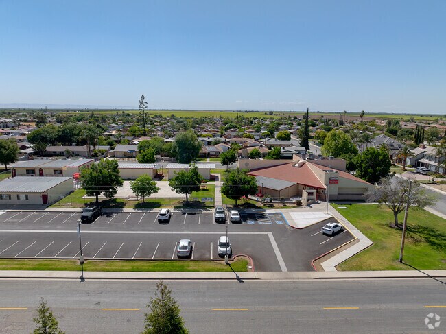 San Joaquin High School has many effect and excellent teachers and staff.