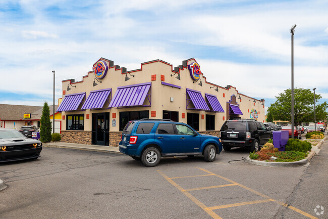 There are several fast-food options available in Orchard Breeze.