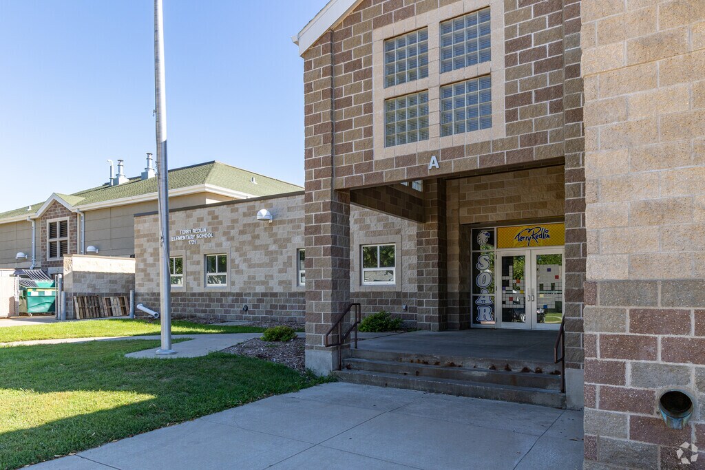 Terry Redlin Elementary School is easily accessible in the Sioux Falls community.