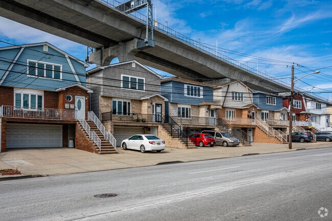 Homes near Bayonne Bridge