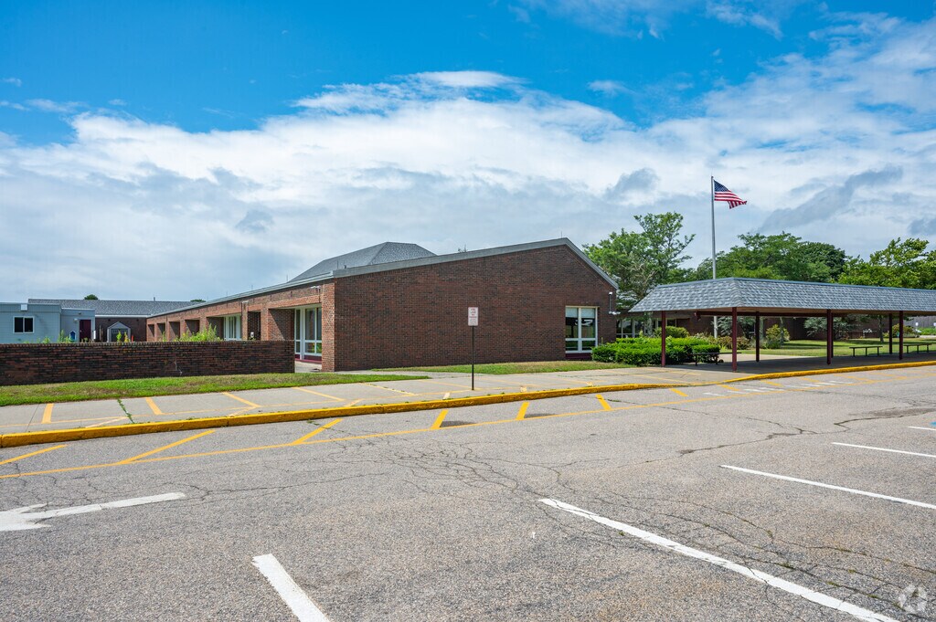Teaticket Elementary school was given an overall B+ rating from Niche.