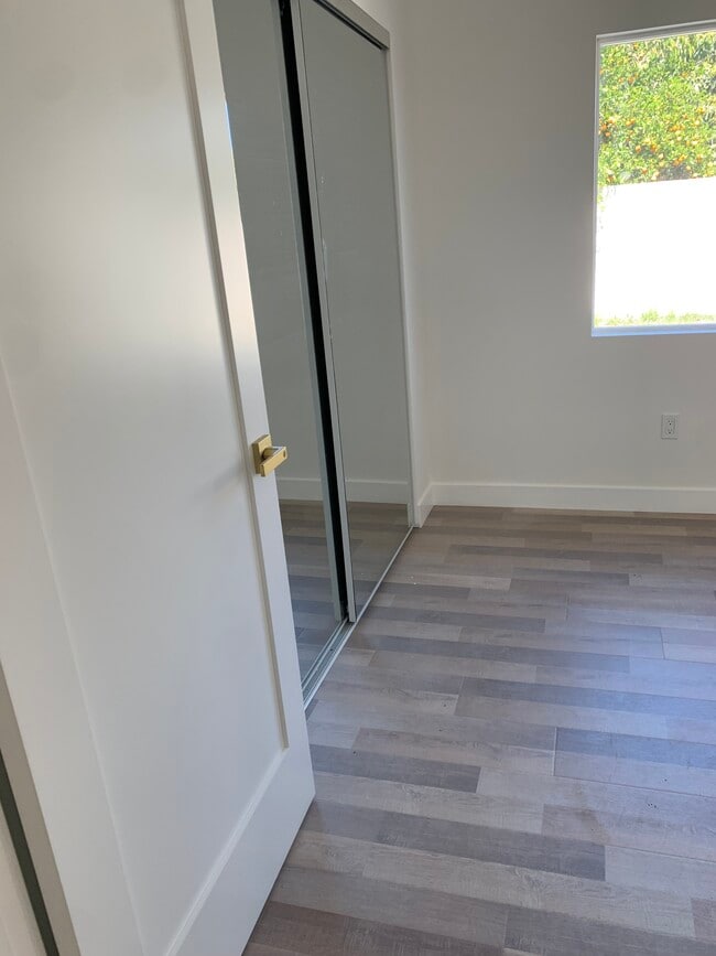 19507 Enadia Way, Reseda, CA 91335 - photo 4