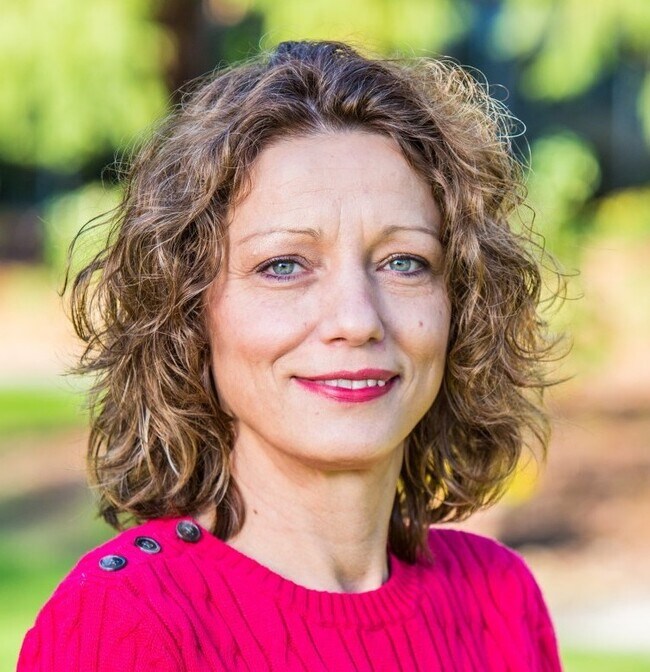 Lisa Bacon-Tomak