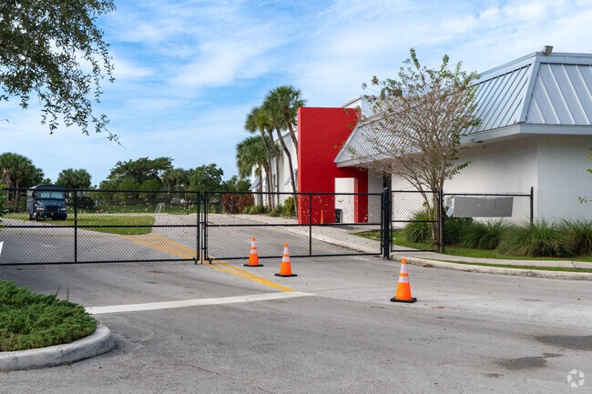 Championship Academy Symphony: A Harmony of Wisdom and Inspiration, Echoing Through Halls.