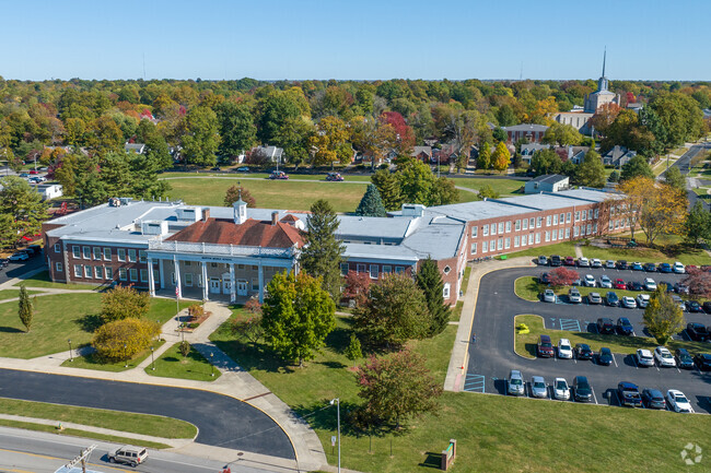 The student population of Morton Middle School is 705 and the school serves 6-8.