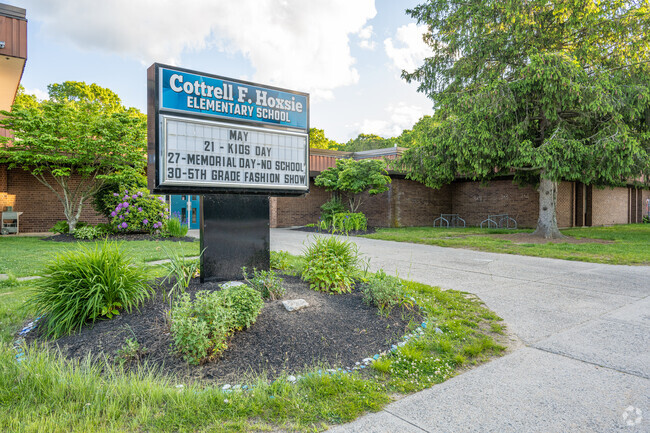 Welcome to Hoxsie Elementary School located in Warwick, Rhode Island.