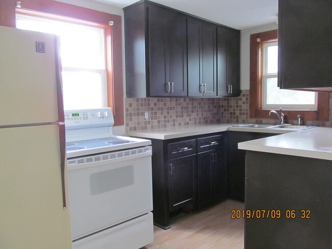 1015 Oak St unit A, Hudson, WI 54016 - photo 2