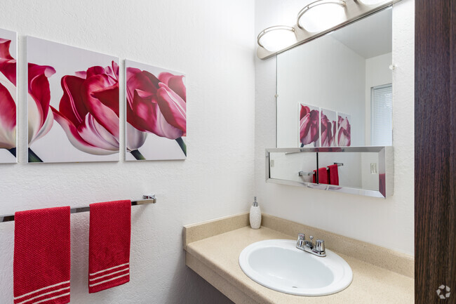 2BR, 1.5BA - 1,052SF