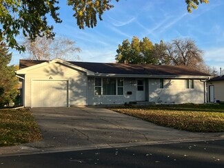 835 Maple St NE, Hutchinson, MN 55350