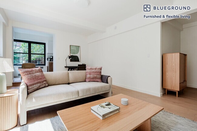 340 E 52nd St unit FL7-ID1527, New York, NY 10022 - photo 2