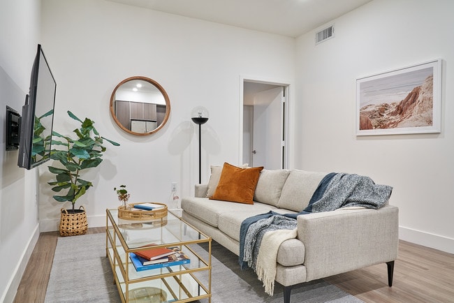 Ecco Norton– Coliving + Traditional Units, Los Angeles, CA 90004 - photo 4