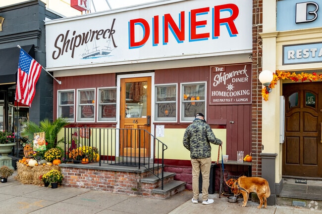The Shipwreck Diner in Northport has a bowl of water for your dog.