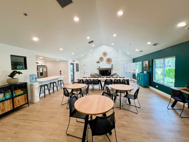 Ellyn Crossing, Glendale Heights, IL 60139 - photo 6