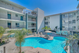 733 N Kings Rd, Los Angeles, CA 90069