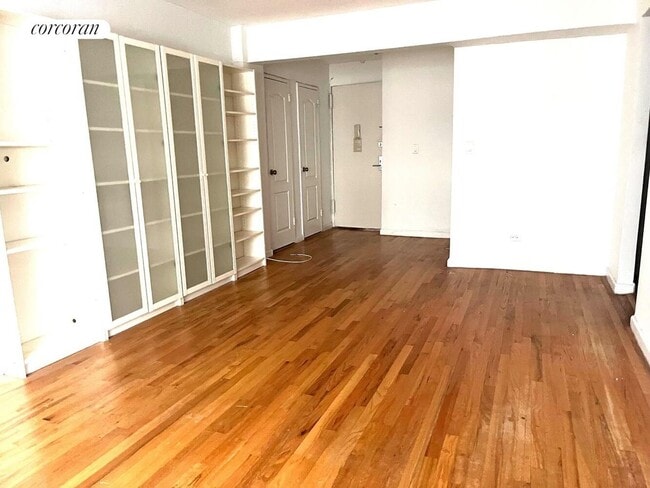 200 E 28th St, New York, NY 10016 - photo 2