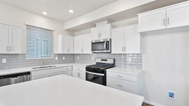 61155 Splendor Ln, Bend, OR 97702 - photo 7