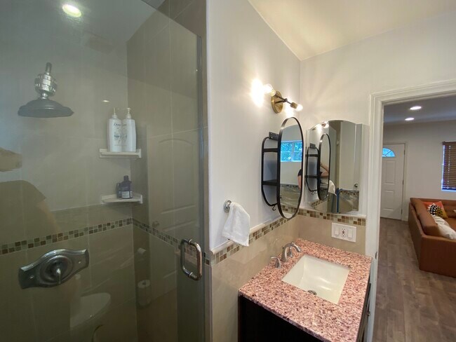 11725 Lemay St unit NoHo Condo, North Hollywood, CA 91606 - photo 7