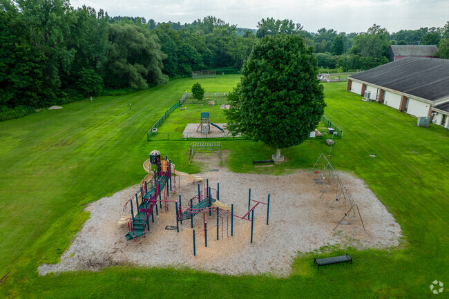 Saxon Hill School is a cooperative preschool in Jericho, VT.