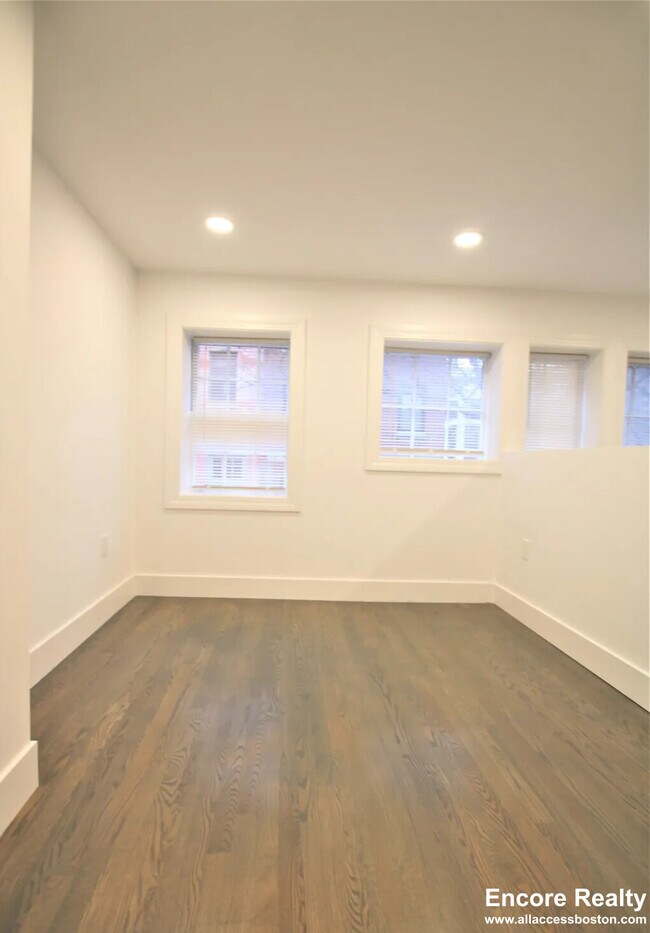 27 Phillips St unit 1, Boston, MA 02114 - photo 7
