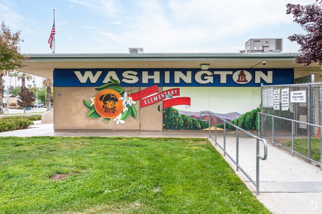 The captivating mural at Washington Elementary School showcases its unique character.