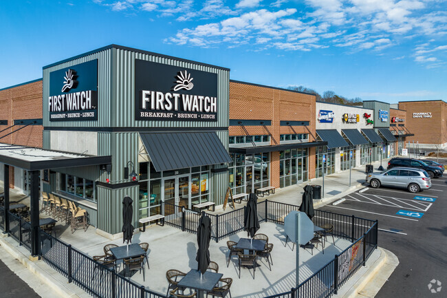 The new retail center on Hugh Howell offers a variety of shops for Smoke Rise residents.