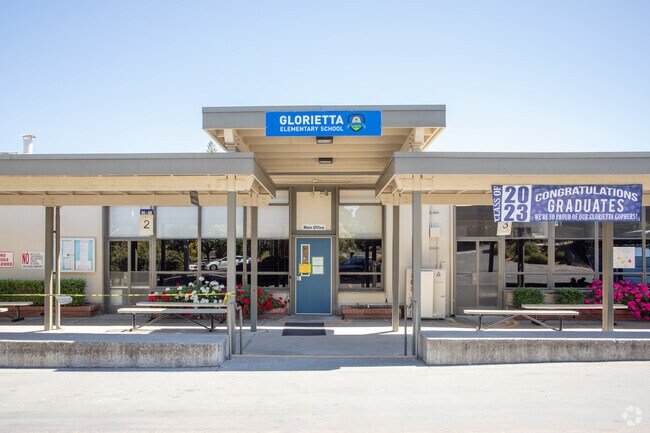 Glorietta Elementary in Orinda is an award-winning school that local kids love.