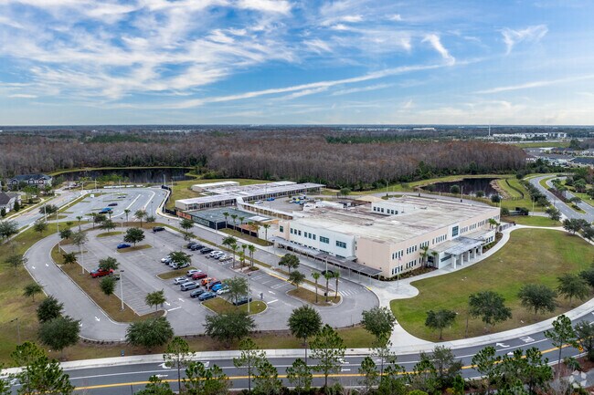 Sun Blaze Elementary School offers ample parking on the north side of the school.