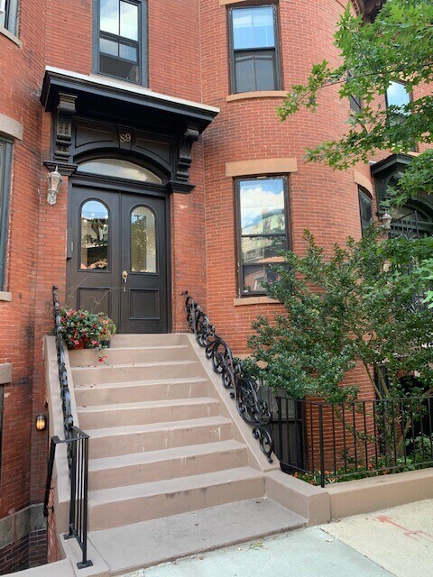 89 E Brookline St unit 4, Boston, MA 02118 - photo 1