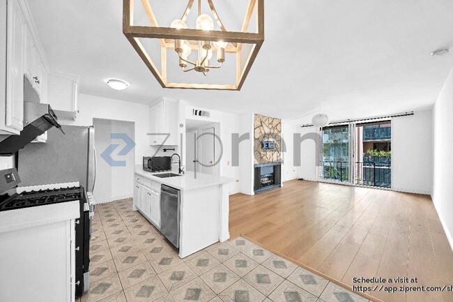 Lafayette Park Towers Condominiums, Los Angeles, CA 90057 - photo 2