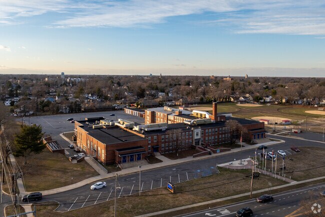 Veterans Memorial Middle School offers classes for students in grades 6-8.