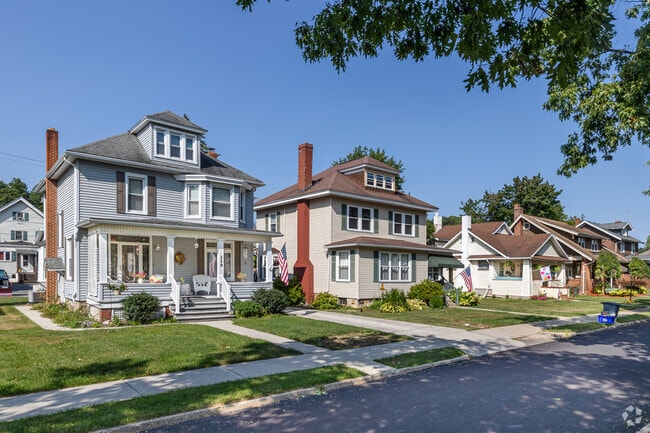 American Foursquare homes in Altoona date back from the late 1900s through the 1940s.