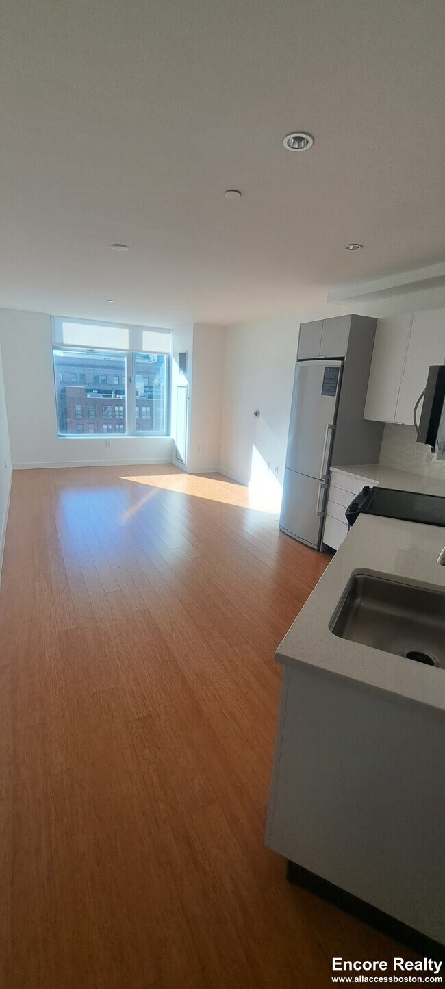 120 Kingston St Unit 1904, Boston, MA 02111