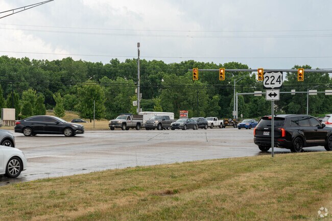 There are additional amenities available along 224 in Ellet.