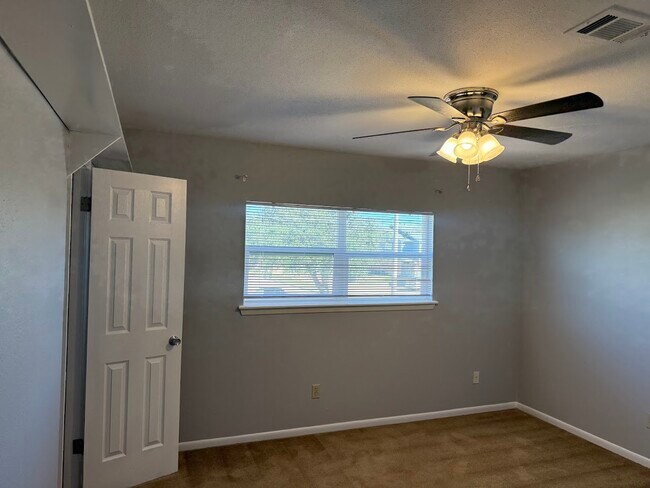 2819 Longmire Dr unit B, College Station, TX 77845 - photo 7