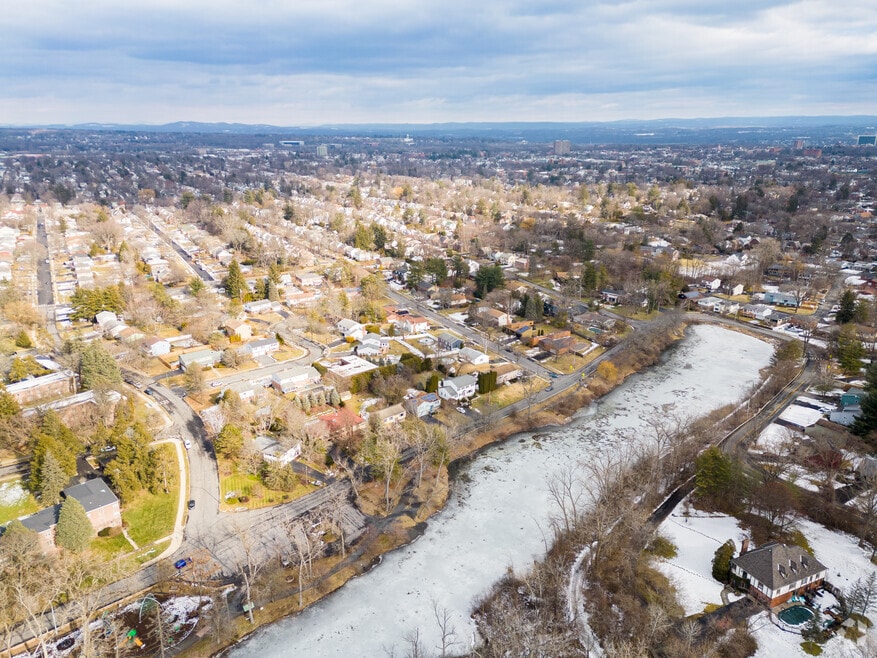 518760_BuckinghamLakeCrestwood_060325_JW_V1