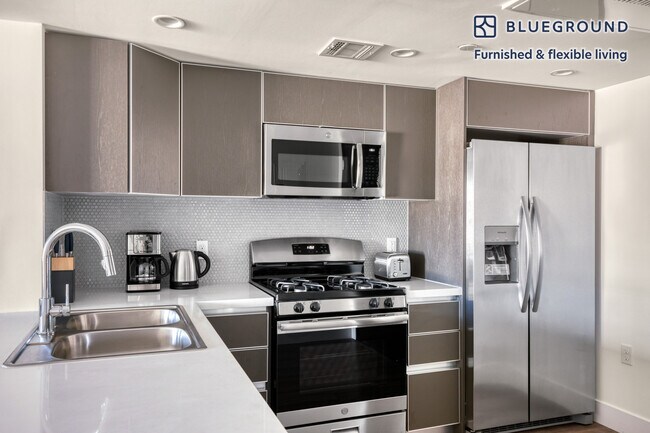 1539 Purdue Ave unit FL3-ID620, Los Angeles, CA 90025 - photo 6