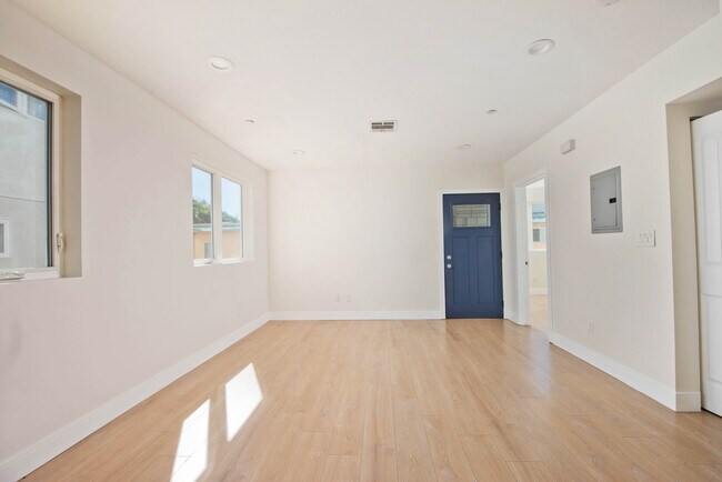 635 N Harvard Blvd unit 635.75, Los Angeles, CA 90004 - photo 7