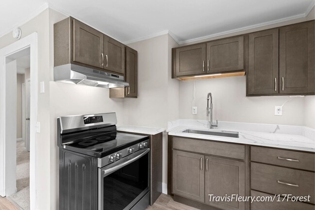 Eat-in Kitchen