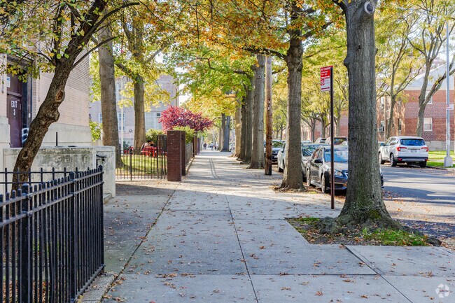 Q252 The Queens School of Inquiry is located in the Parsons Community School building.