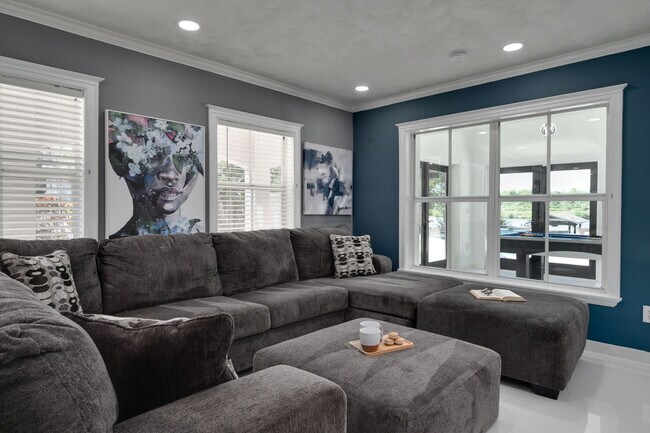 6710 Myrna Dr unit ID1241872P, Tampa, FL 33619 - photo 2