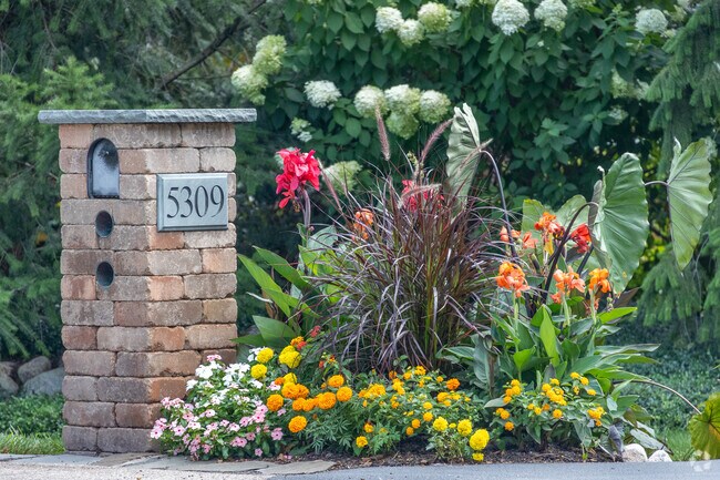Bello Reserve homes feature brick and stone mailboxes in their front yards.