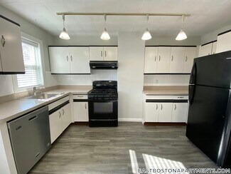 195 Maverick St Unit 1, Boston, MA 02128