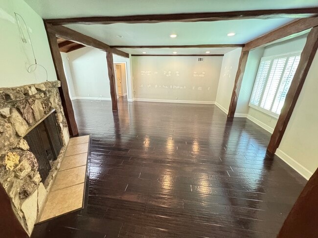 3957 Woodfield Dr, Sherman Oaks, CA 91403 - photo 3