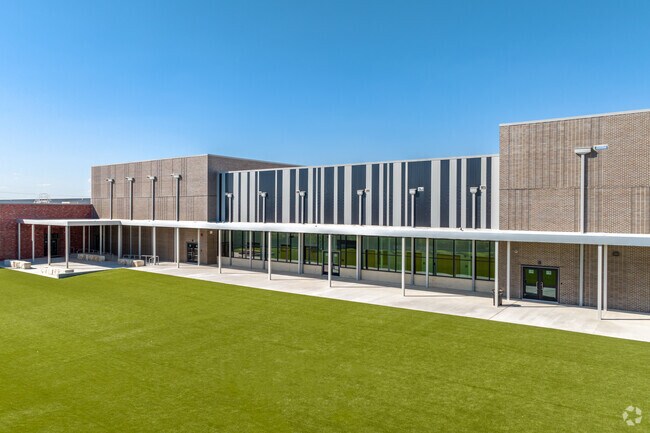 Del Valle Middle School is a new school with state-of-the-art facilities.